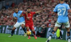 九游体育-利物浦遭遇曼城吞败，英超榜首争夺白热化的简单介绍