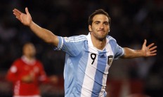 九游体育-赛道上的永恒瞬间，布鲁诺冠军级表现铸就F1年度争冠传奇