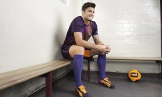 九游体育-跨界启示录，里昂的战术棋盘与奥纳纳的季后赛模式—当足球智慧点亮篮球殿堂