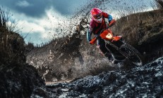 九游中国-绿茵场与篮球馆的共振，当西甲德比遇上独行侠式的终结