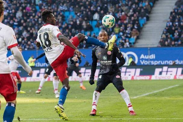 包含柏林赫塔主场大胜，保持不败记录的词条