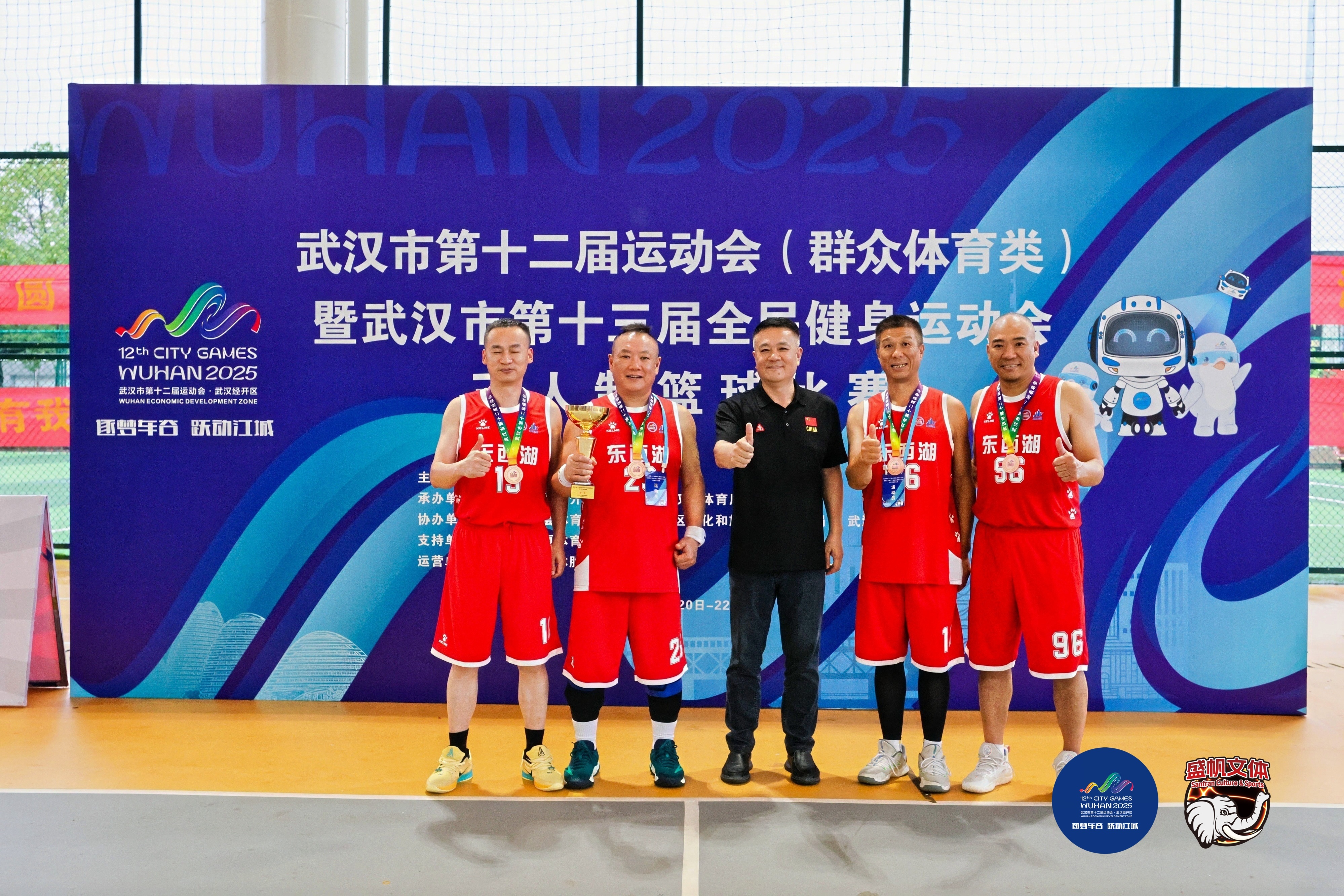 球队战术磨合取得成果,在比赛中展现默契合作 球队战术磨合取得成果,在比赛中展现默契合作