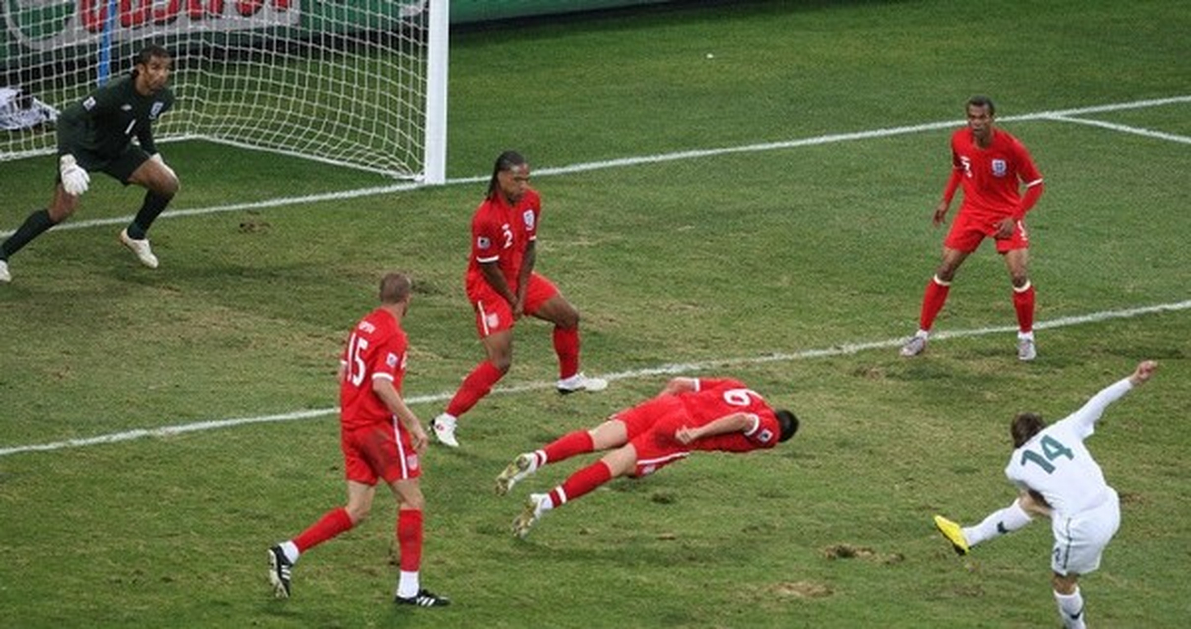 关于足球比赛场面技术高超,赛况备受瞩目的信息 关于足球比赛场面技术高超,赛况备受瞩目的信息