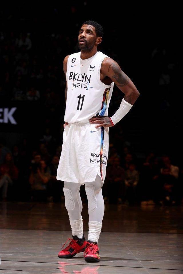 篮网球星欧文荣获场下最佳表现奖的简单介绍