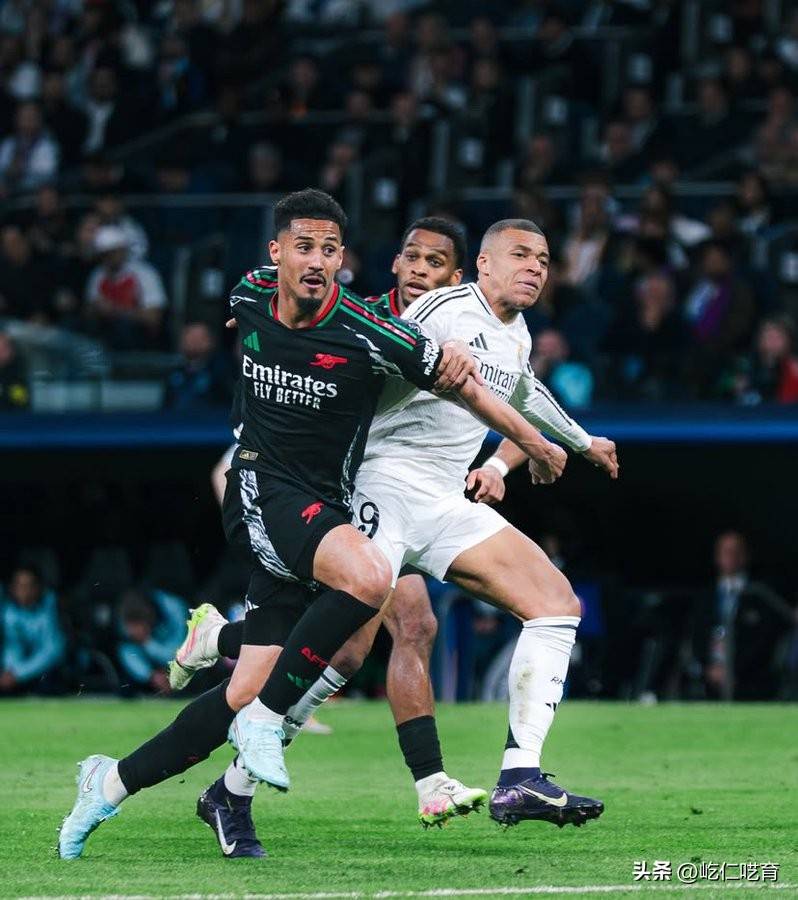 包含巴萨后卫表现抢眼,获得联赛最佳球员评选的词条 包含巴萨后卫表现抢眼,获得联赛最佳球员评选的词条