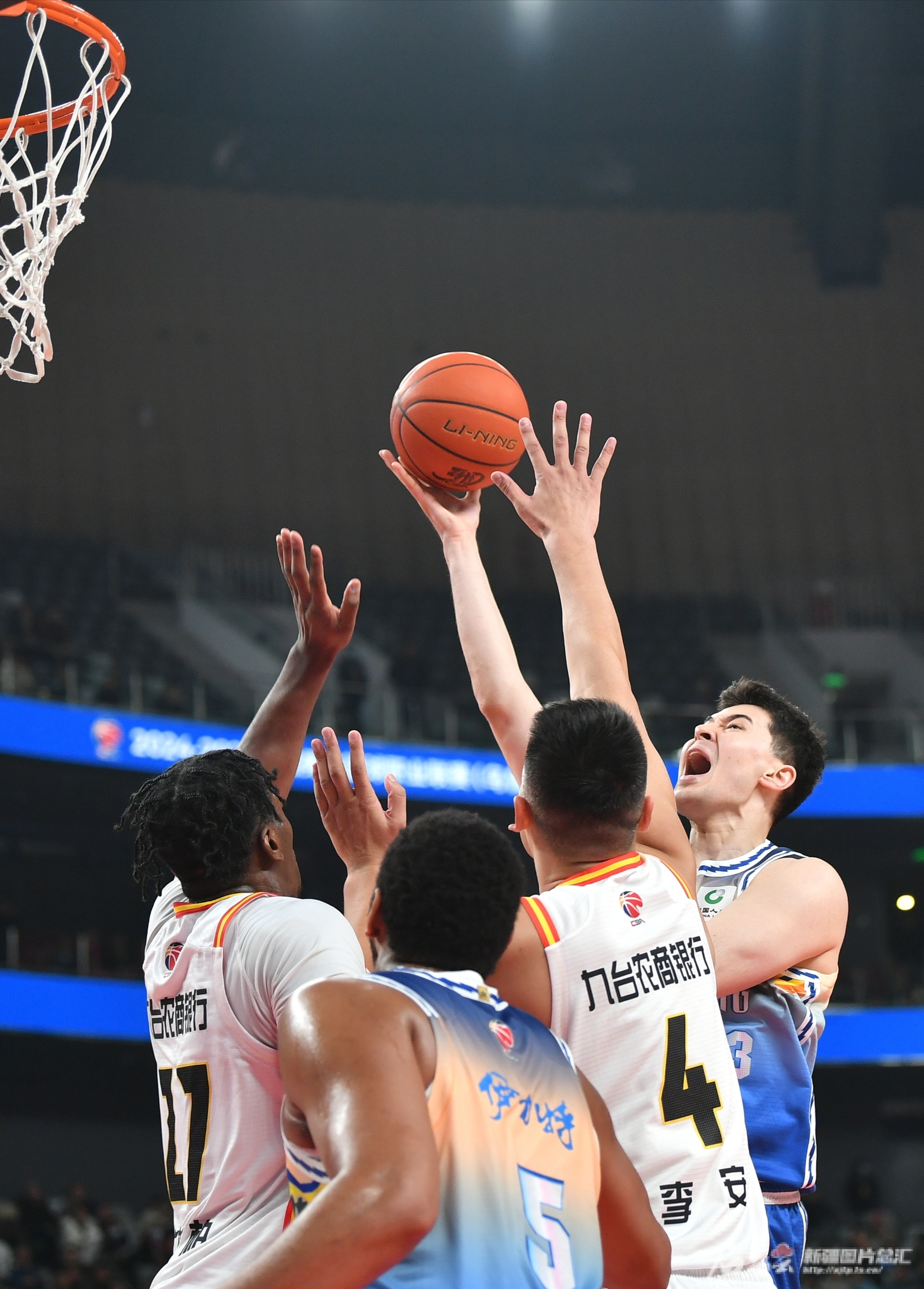 关于北京首钢队大胜新疆队,取得三连胜的信息 关于北京首钢队大胜新疆队,取得三连胜的信息