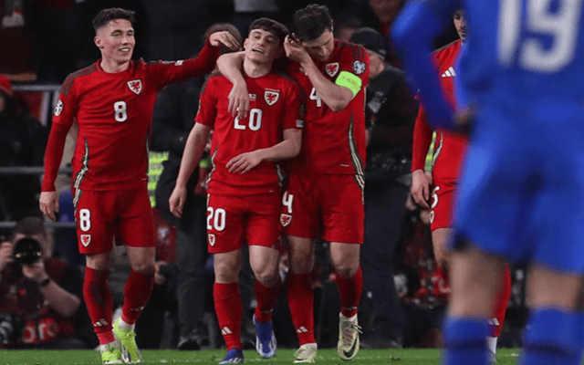 关于威尔士队展现出色实力，晋级欧洲杯小组赛！的信息