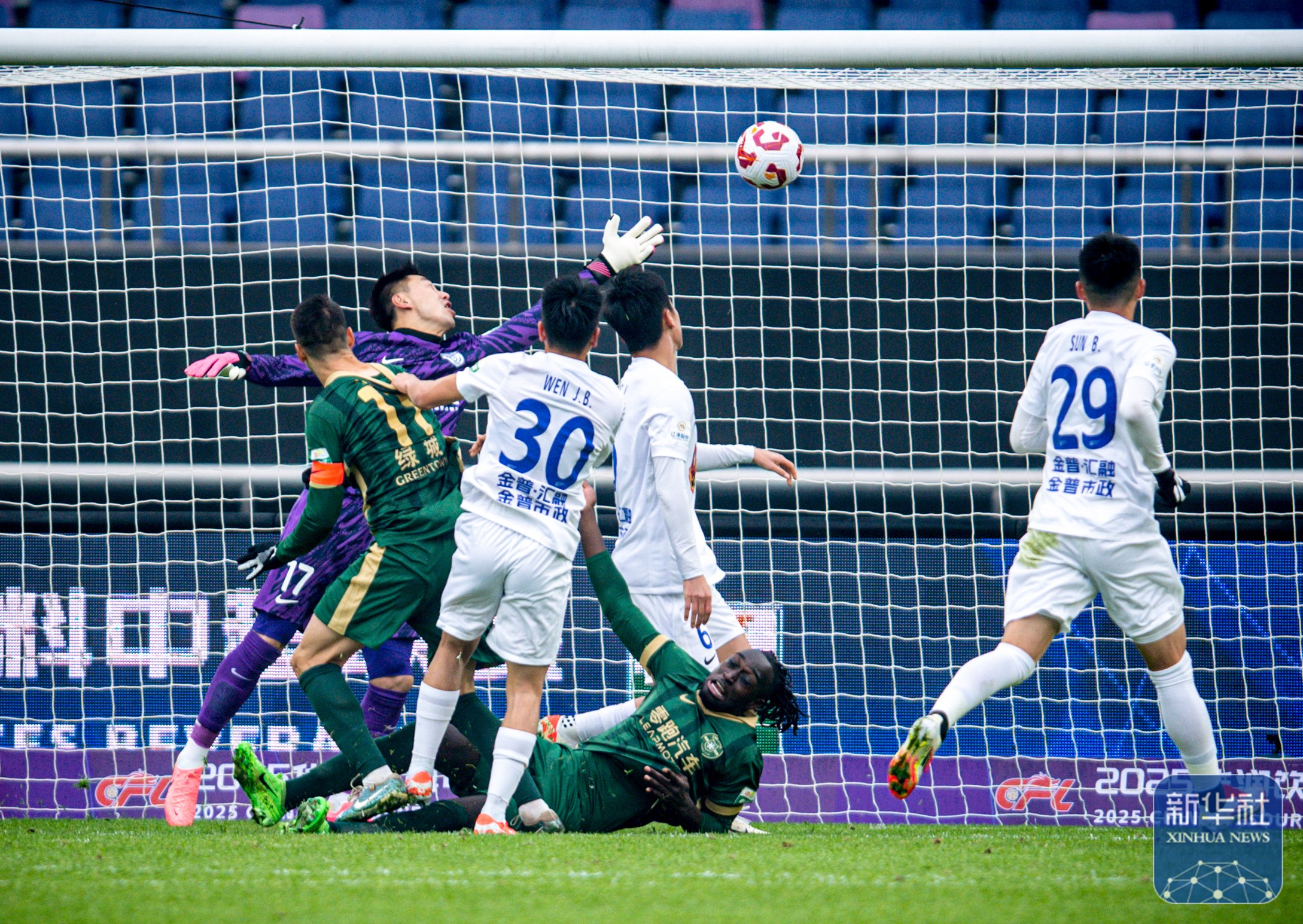 浙江队在比赛中苦战取胜，实现逆袭