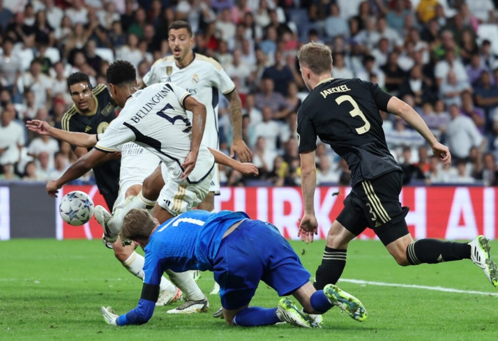 包含皇马险胜曼联，双方交手异常激烈的词条