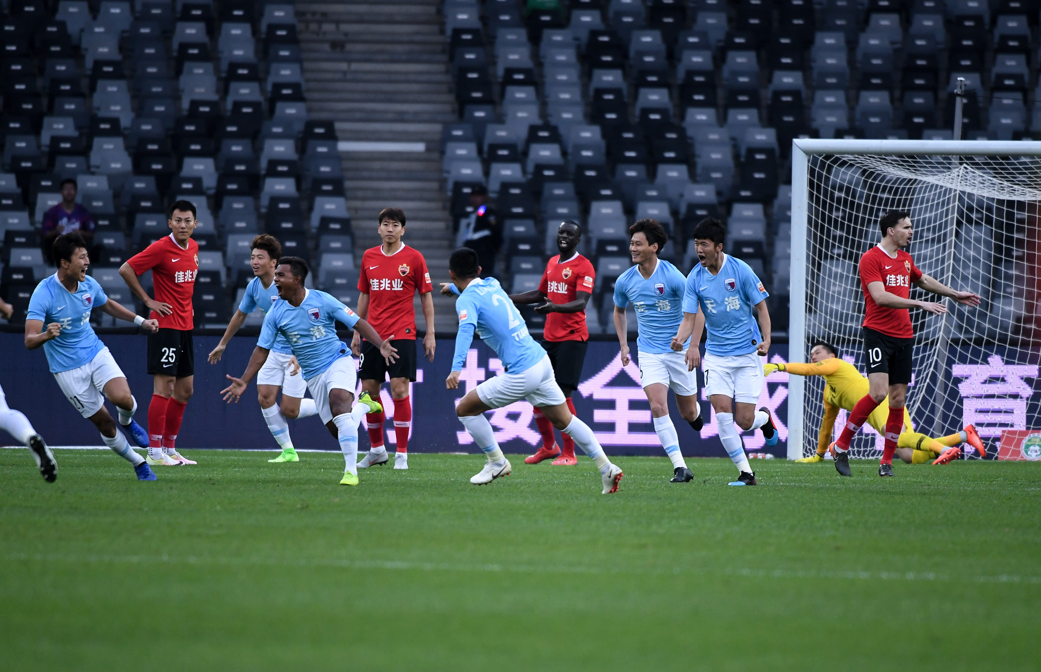 包含深圳佳兆业迎战重庆力帆,谁能占据上风?的词条 包含深圳佳兆业迎战重庆力帆,谁能占据上风?的词条