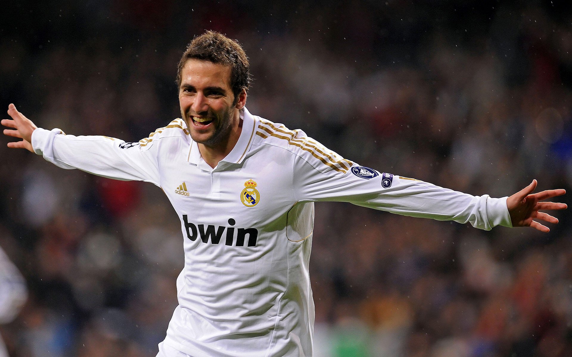 阿劳霍冠军级表现奠定胜局,英格兰斩落伊朗展现实力碾压